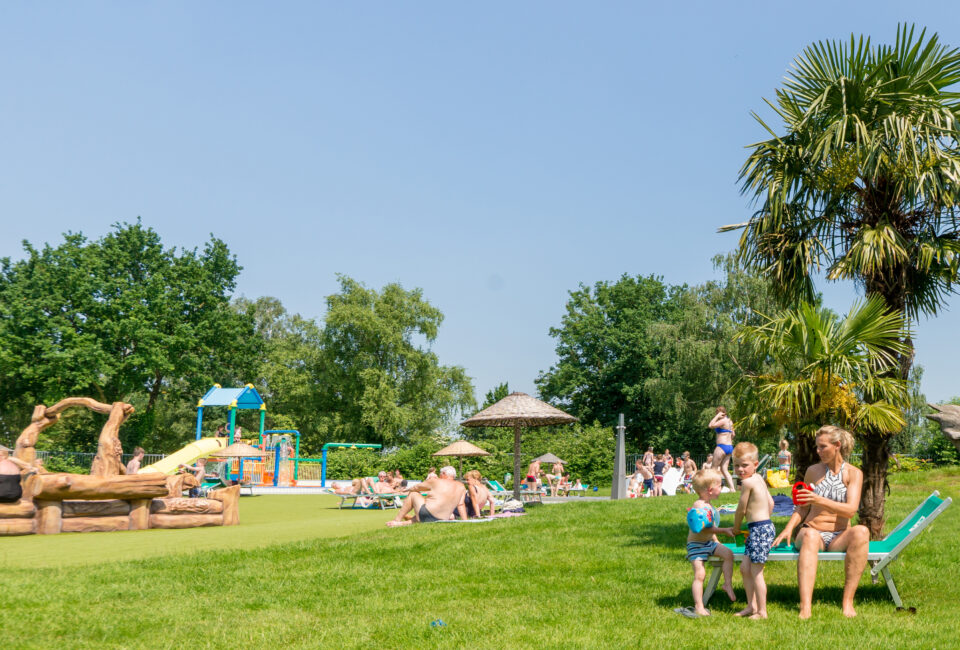 Ligweide buitenzwembad Marveld