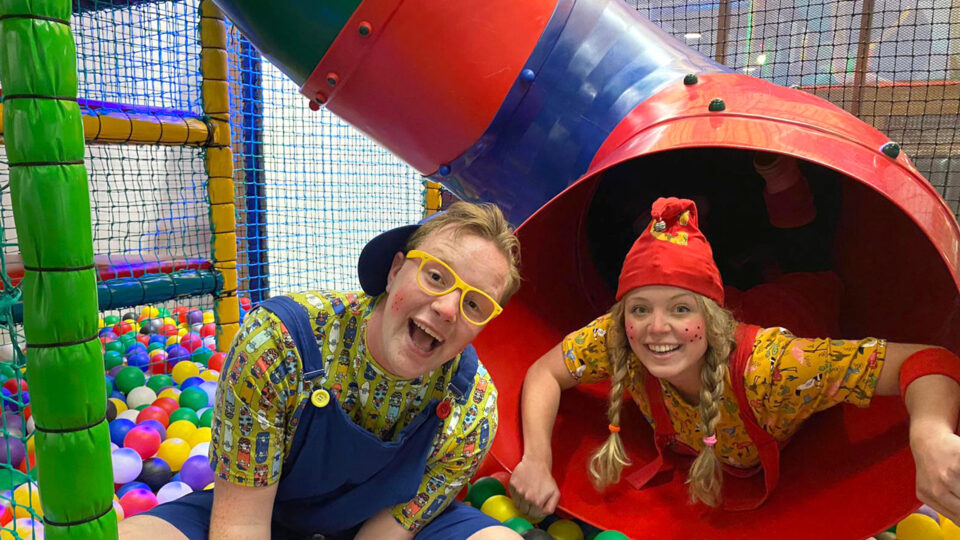 Guus en Gees in de binnenspeeltuin