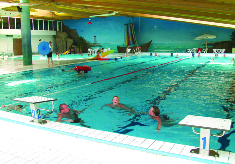 Banen zwemmen in het wedstrijdbad - Vakantiepark Marveld Recreatie