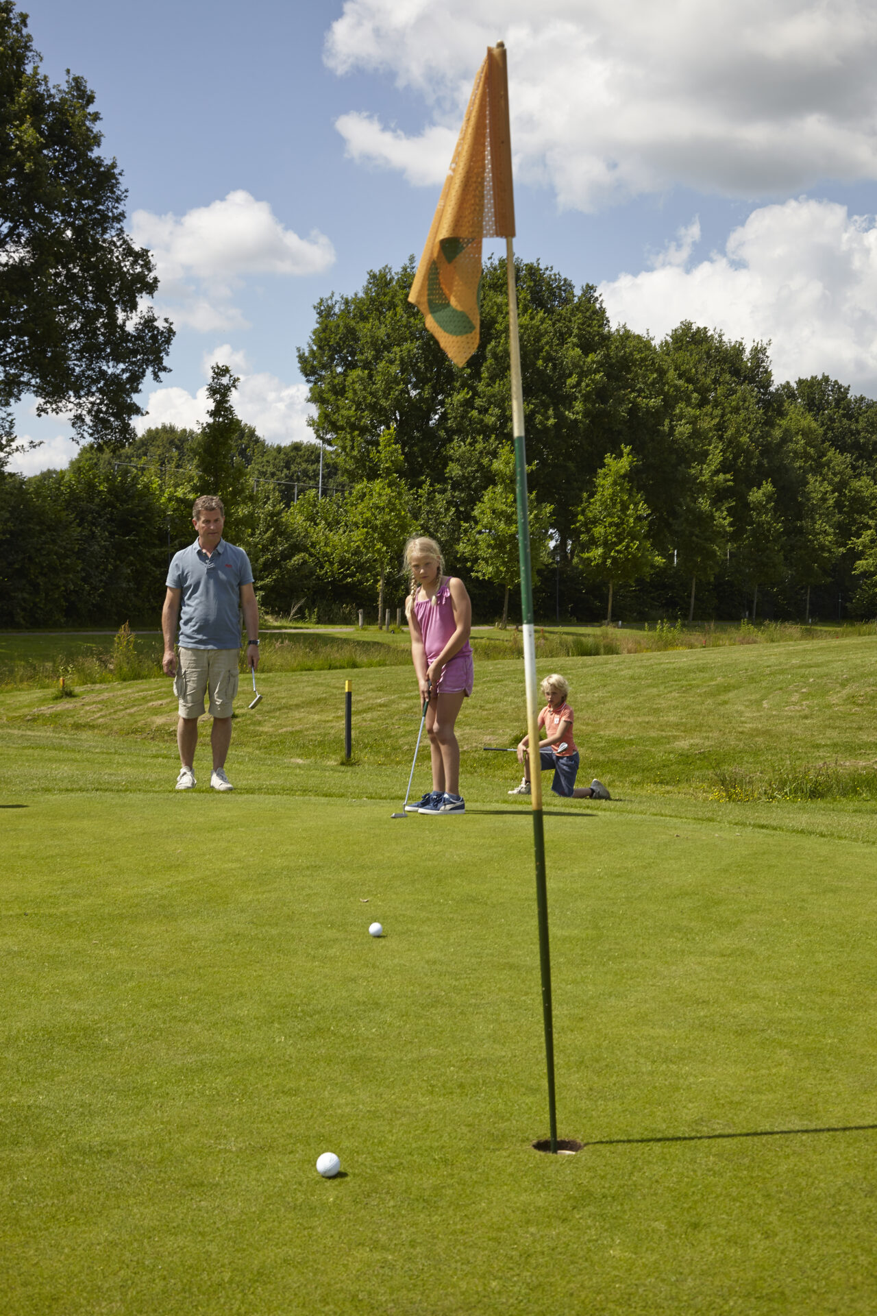 Spielen Sie Pitch & Putt, gelegen neben Marveld Recreatie