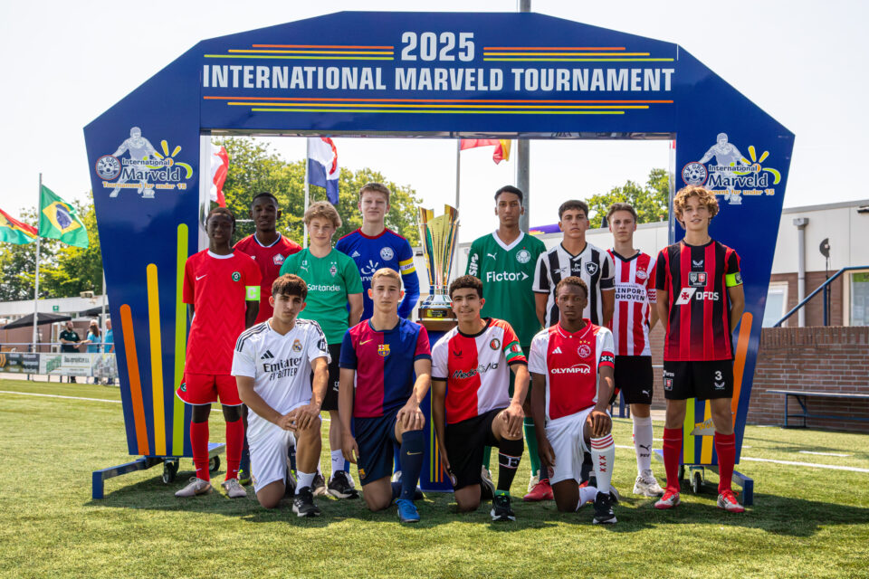 Marveldtoernooi 2025 - Aanvoerders met Marveldtoernooi Trofee